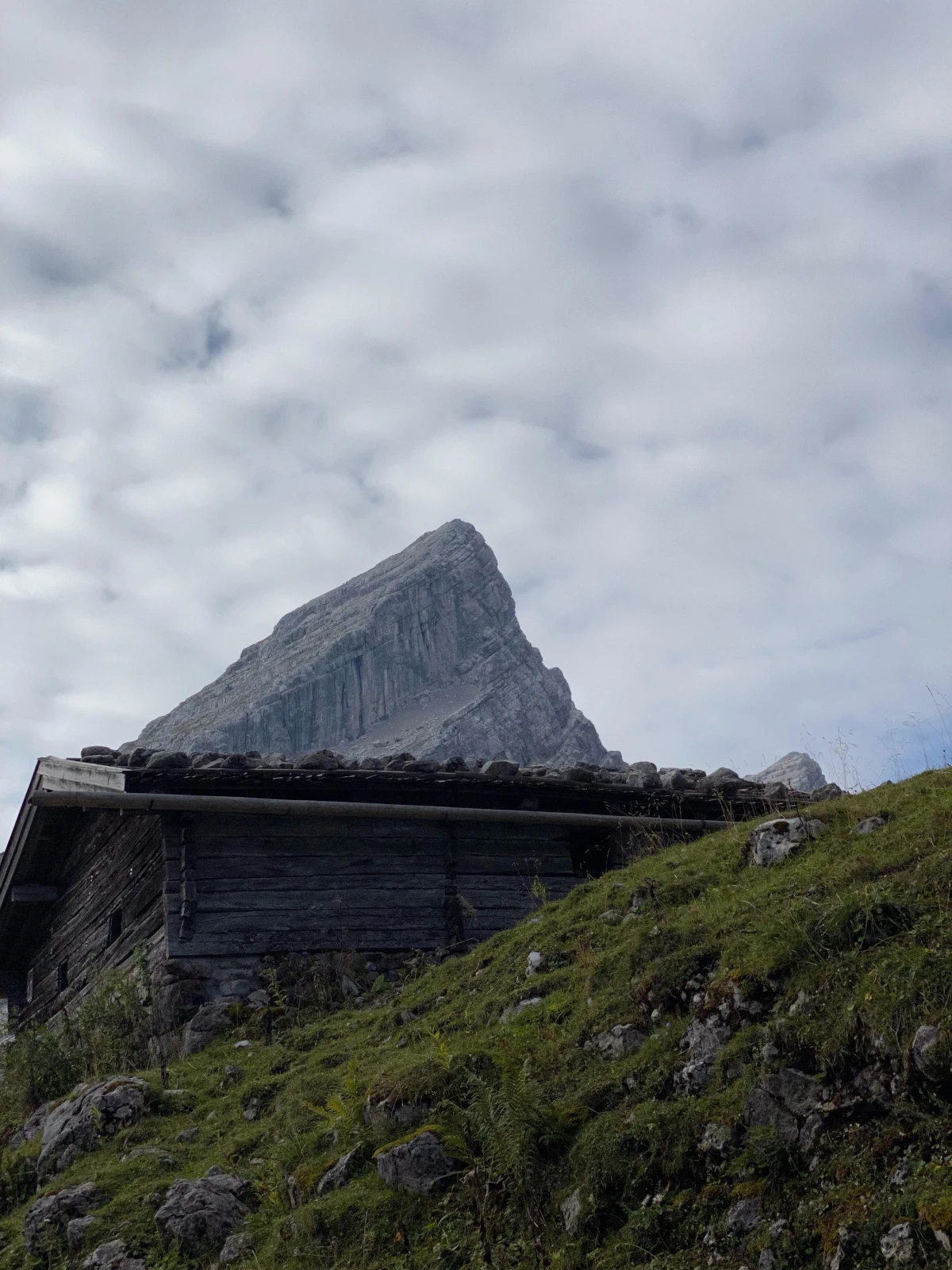 Die Falzalm mit Watzmannfrau im Hintergrund